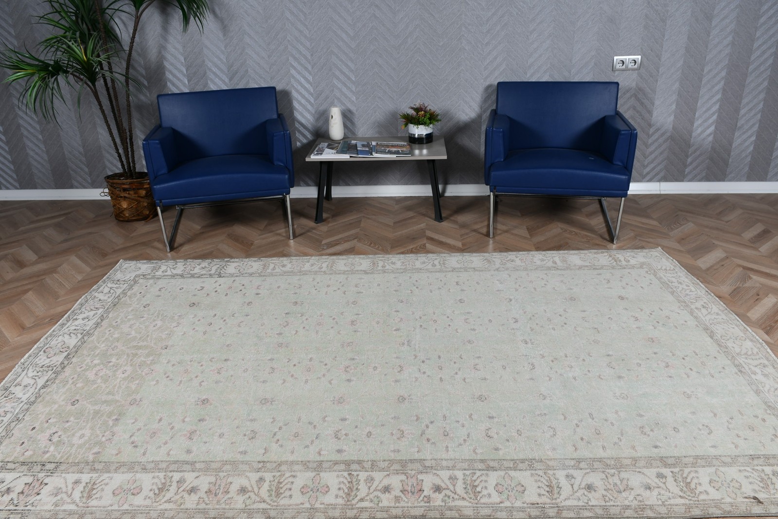 Vintage Turkish Large Rug 5,6×9,4 ft, Gray Wool Rug