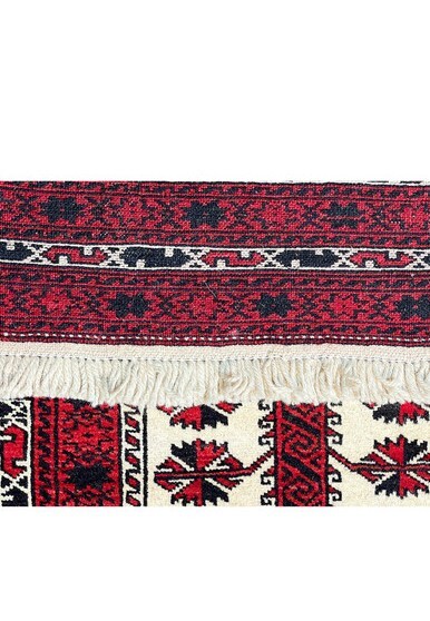 3’2″ x 4’9″Traditional Oriental Prayer Rug