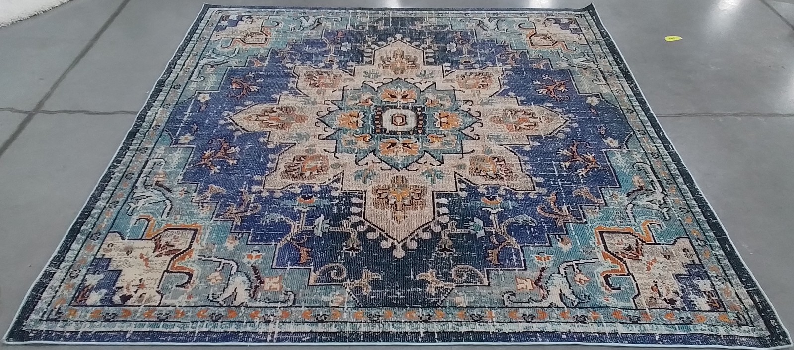 BLUE / LIGHT BLUE 8′-0″ x 8′-0″ Flaw in Rug Reduced Price 1172801928 MAD473M-8SQ