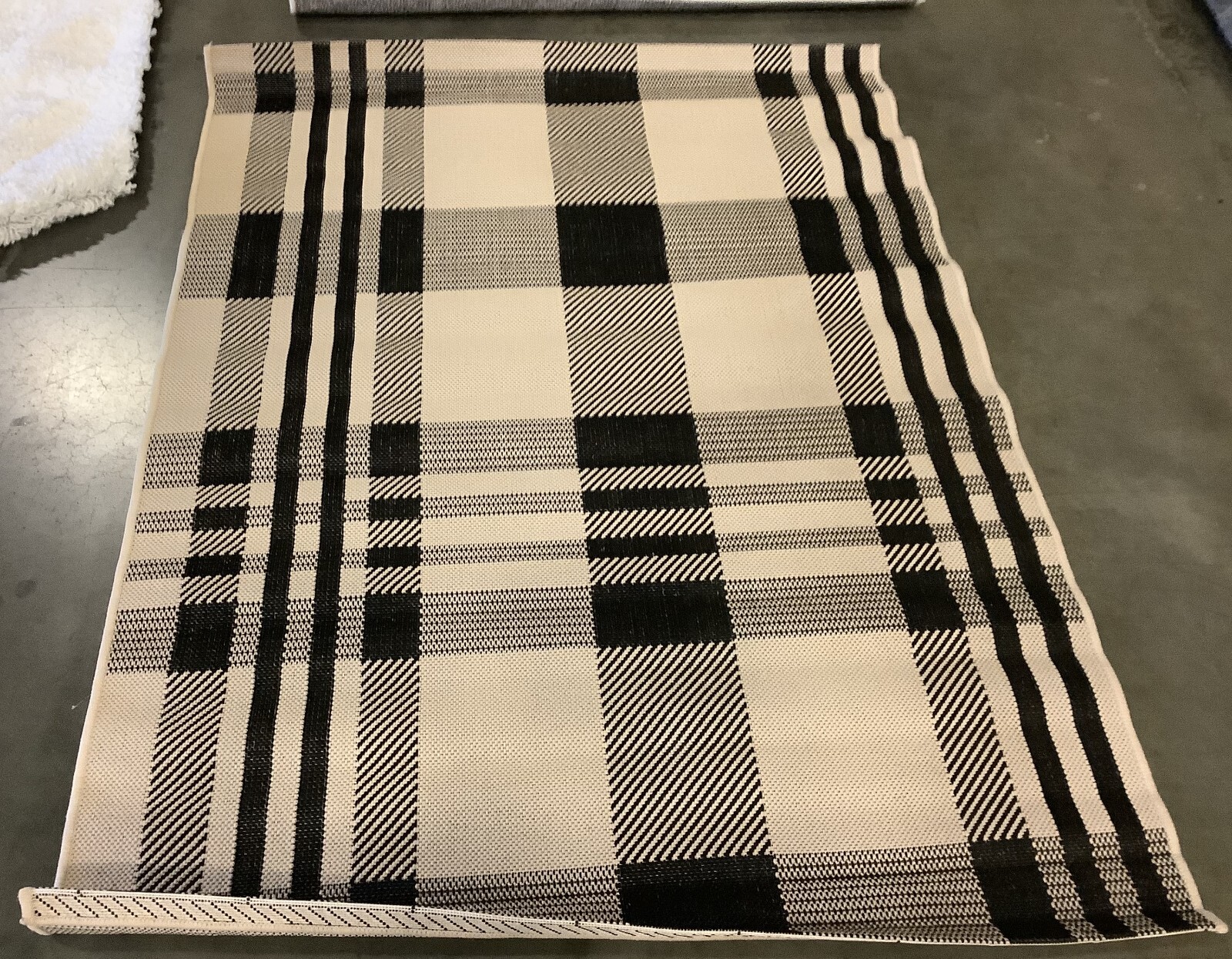 BLACK / BONE 4′-0″ x 5′-7″ Back Stain Rug, Reduced Price 1172676030 CY6201-216-4