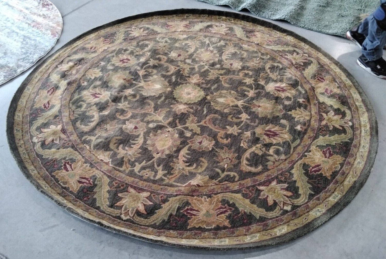 GREEN / GOLD 8′ X 8′ Round Back Stain Rug, Reduced Price 1172738250 AT52K-8R