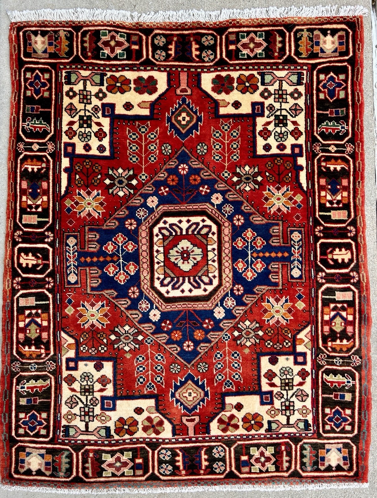 Turkish Isparta Wool Rug 3′8″×4′9″ Red Heriz Medallion Hand Knotted 1980s VTG