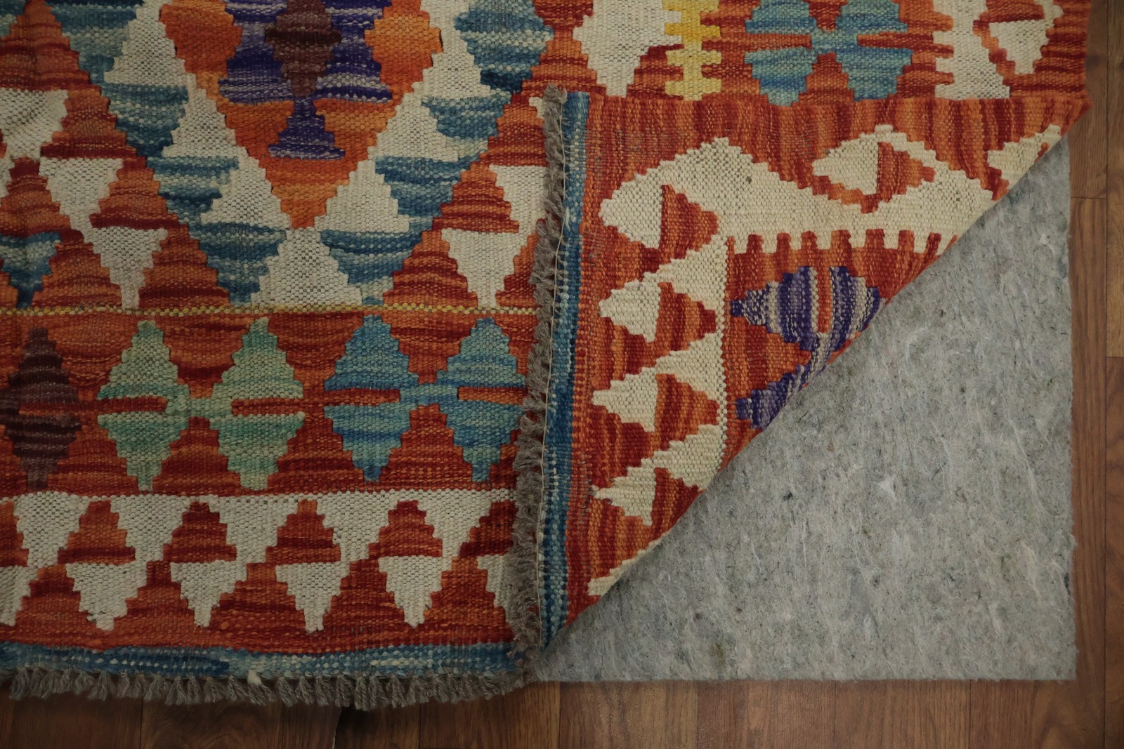 Handwoven Kilim Oriental Rug 4×6 Southwestern Colorful with Geometric Motifs