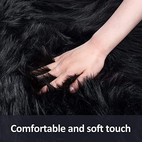 15.7 Inches Mini Round Faux Fur Sheepskin Area Rug, 1.3×1.3 ft Round Black
