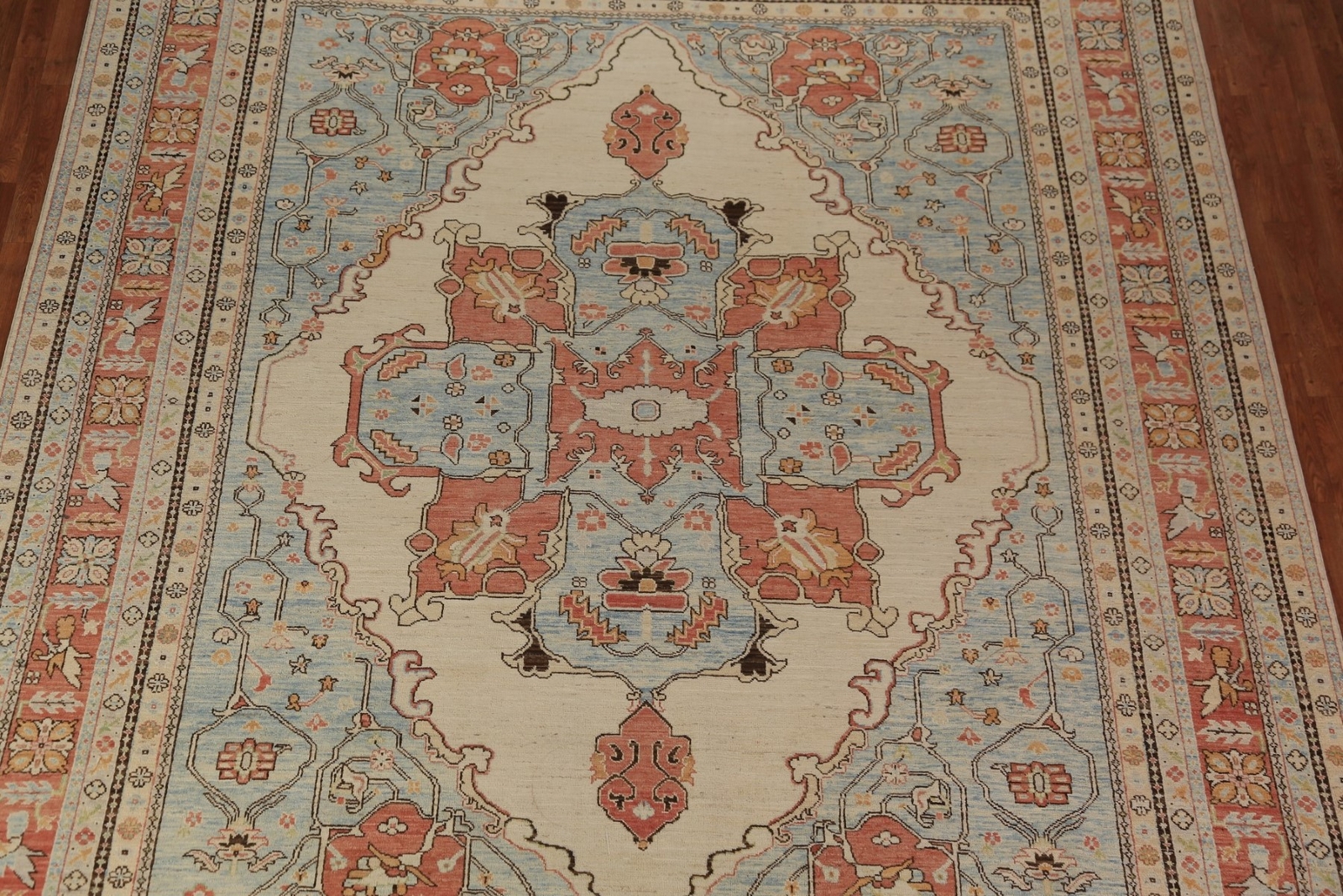 Heriz Serapi Ivory Hand-Knotted Living Room Carpet in Wool 12′ 5″ x 10′ 2″