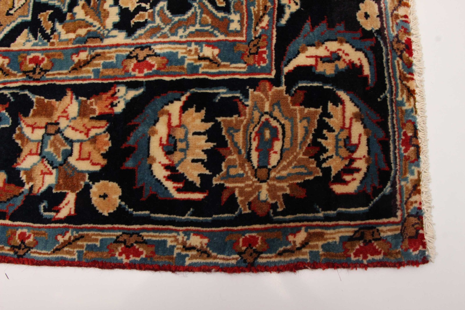 Vintage 6’9″ x 9’11” Traditional Hand Knotted Vegetable Dye Wool Area Rug