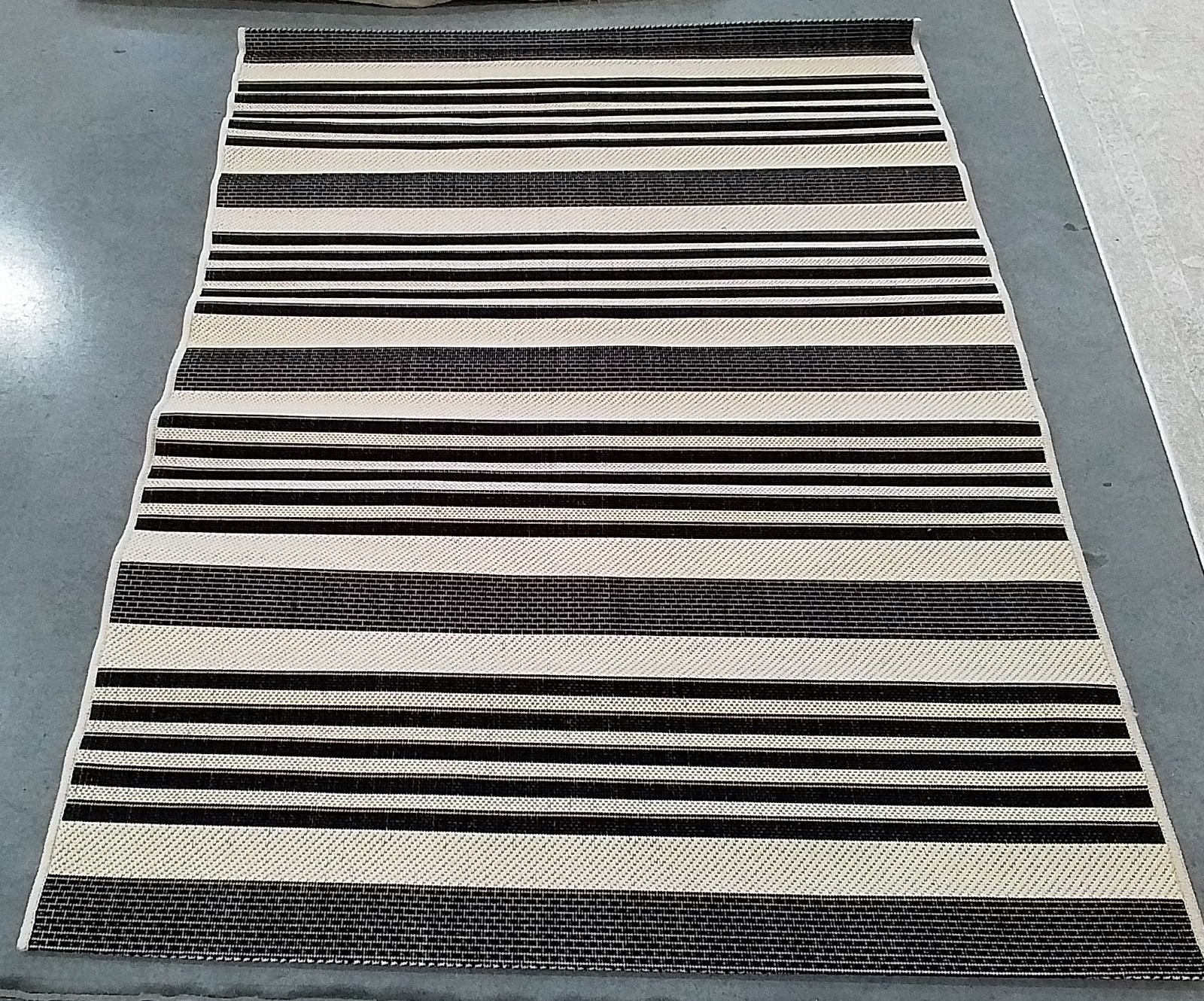 BLACK / BONE 4′-0″ x 5′-7″ Back Stain Rug, Reduced Price 1172784883 CY6062-216-4