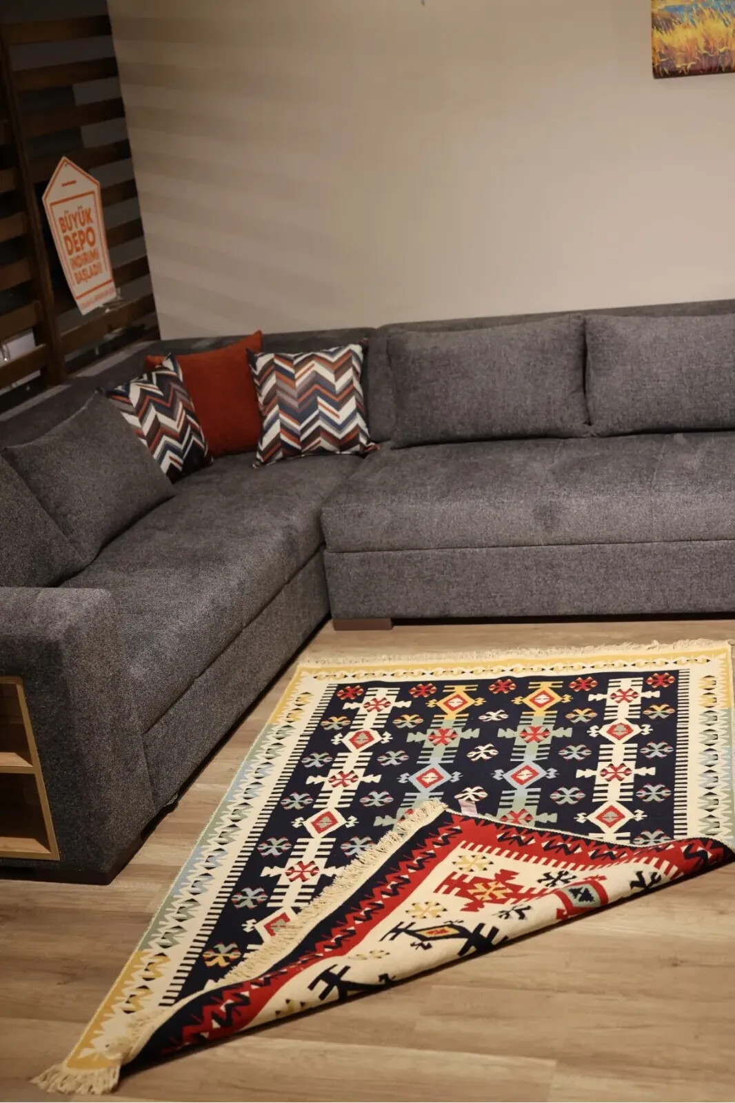 Decorative Double-Sided Model and Color Options Famous Ushak Kilim Carpet