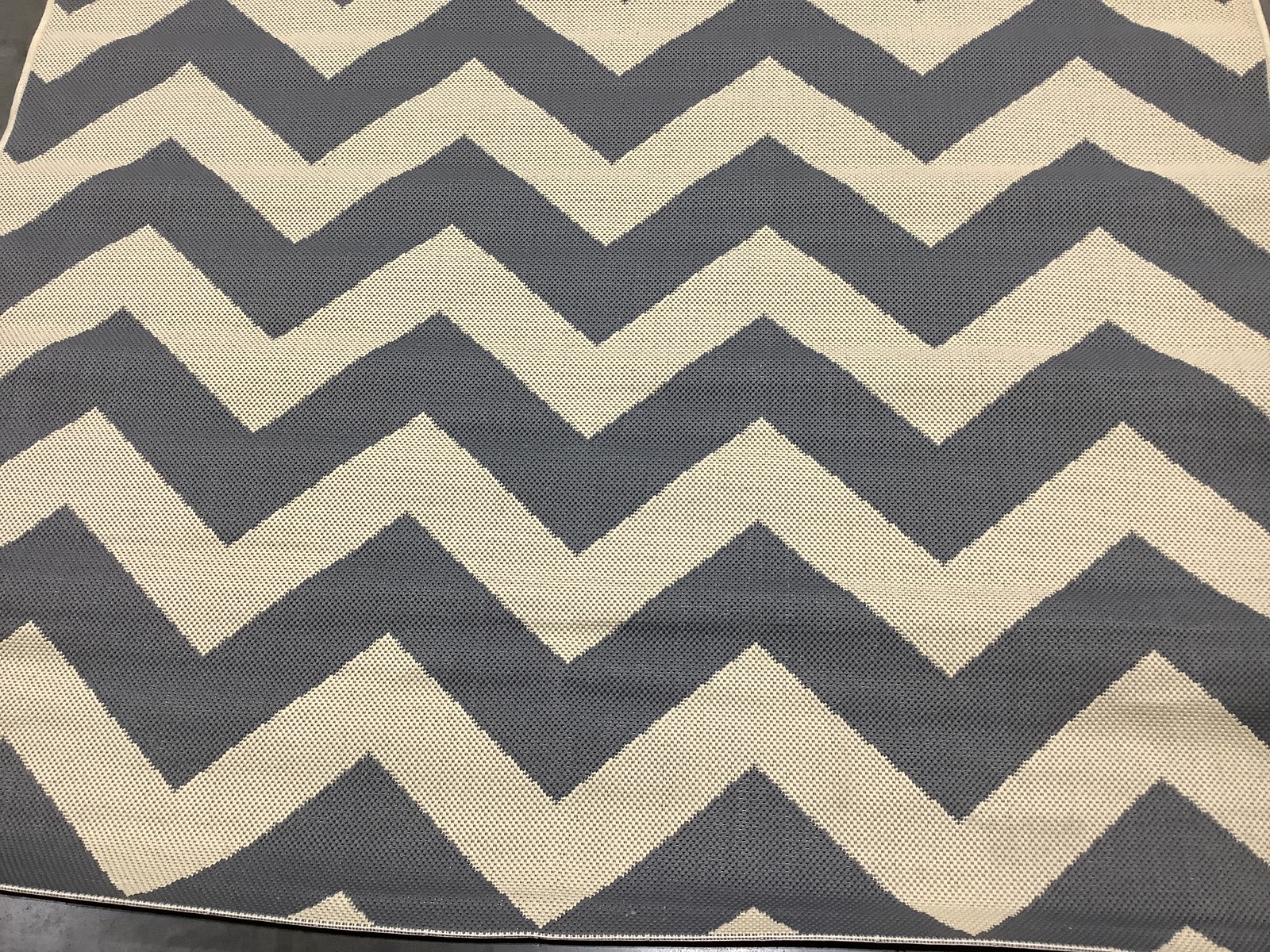 GREY / BEIGE 5′-3″ x 5′-3″ Spot on Rug, Reduced Price 1172685883 CY6244-246-5SQ