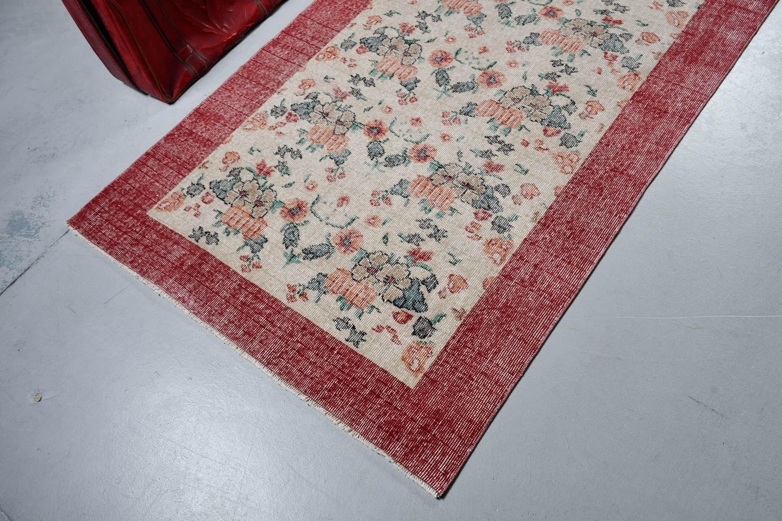 Vintage Area Rug 3,9×6,9 ft (119×211 cm), Turkish Red Solid Rug