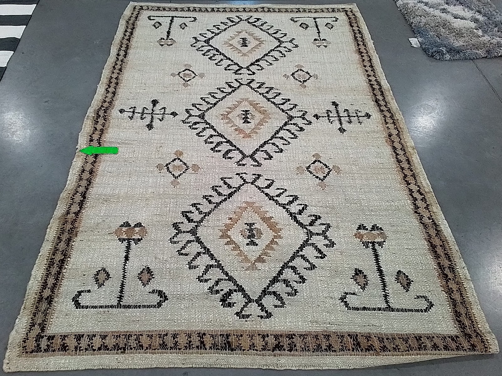 IVORY / BLACK 5′-0″ x 8′-0″ Damaged Rug, Reduced Price 1172803397 KLM762A-5