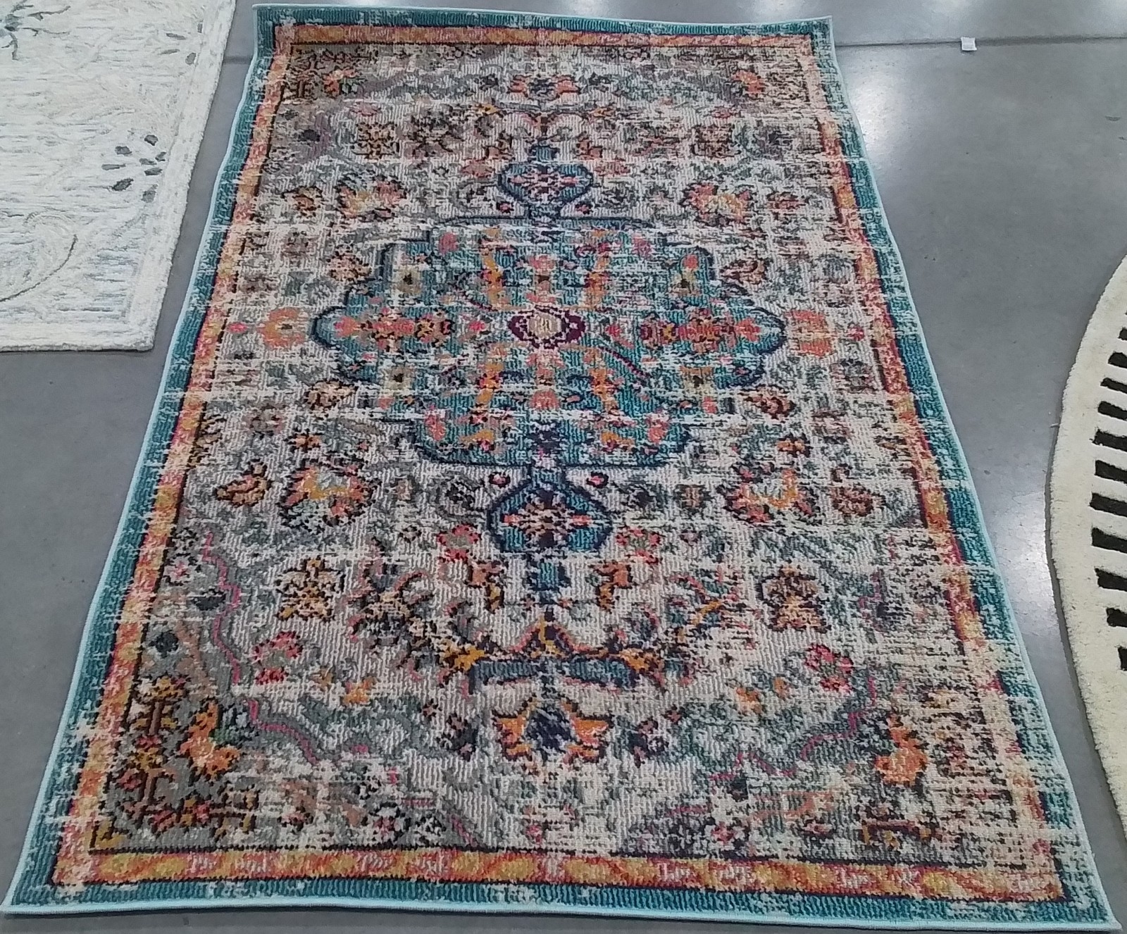 GREY / LIGHT BLUE 4′-0″ x 6′-0″ Flaw in Rug, Reduced Price 1172790742 MAD447F-4