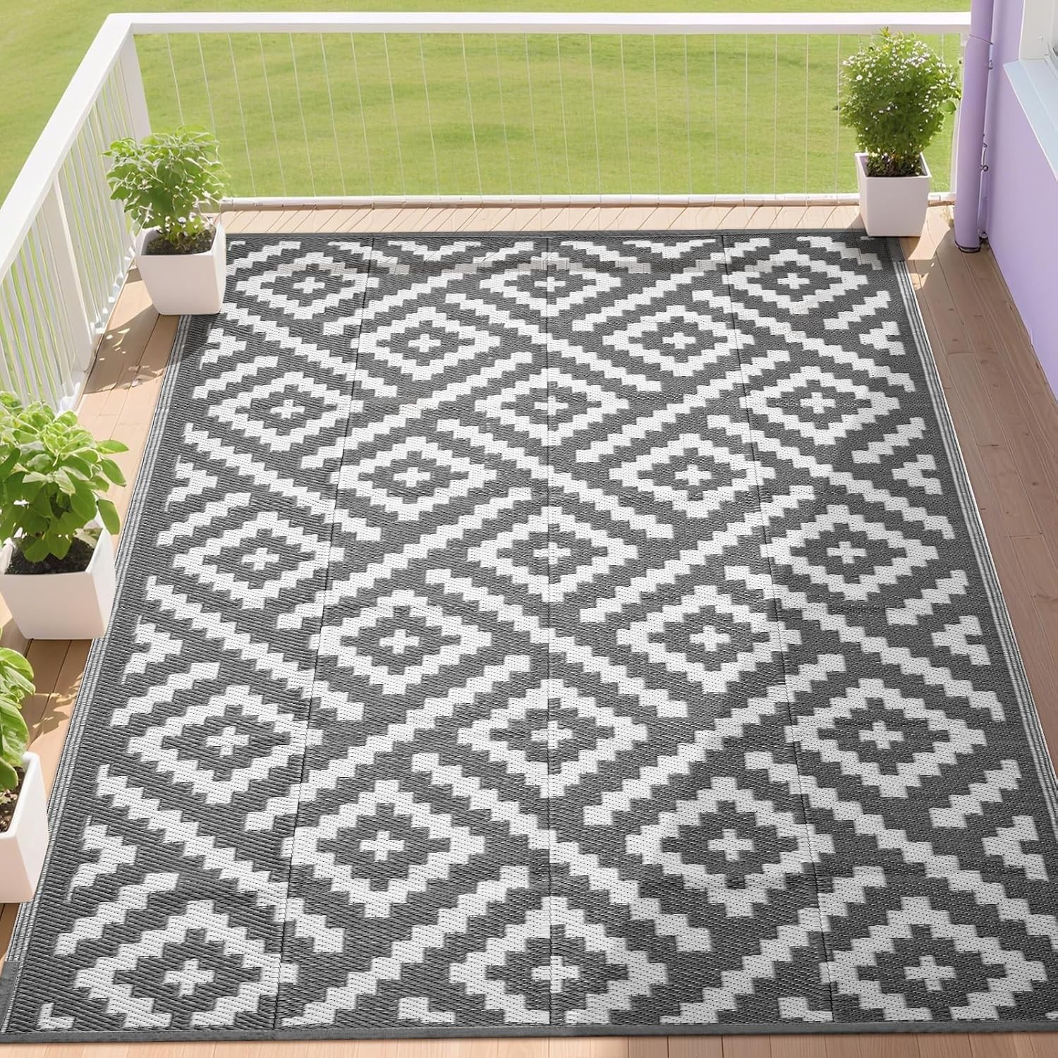 5×8 Feet Waterproof Outdoor Rug for Patios – Grey & White Geometric Design