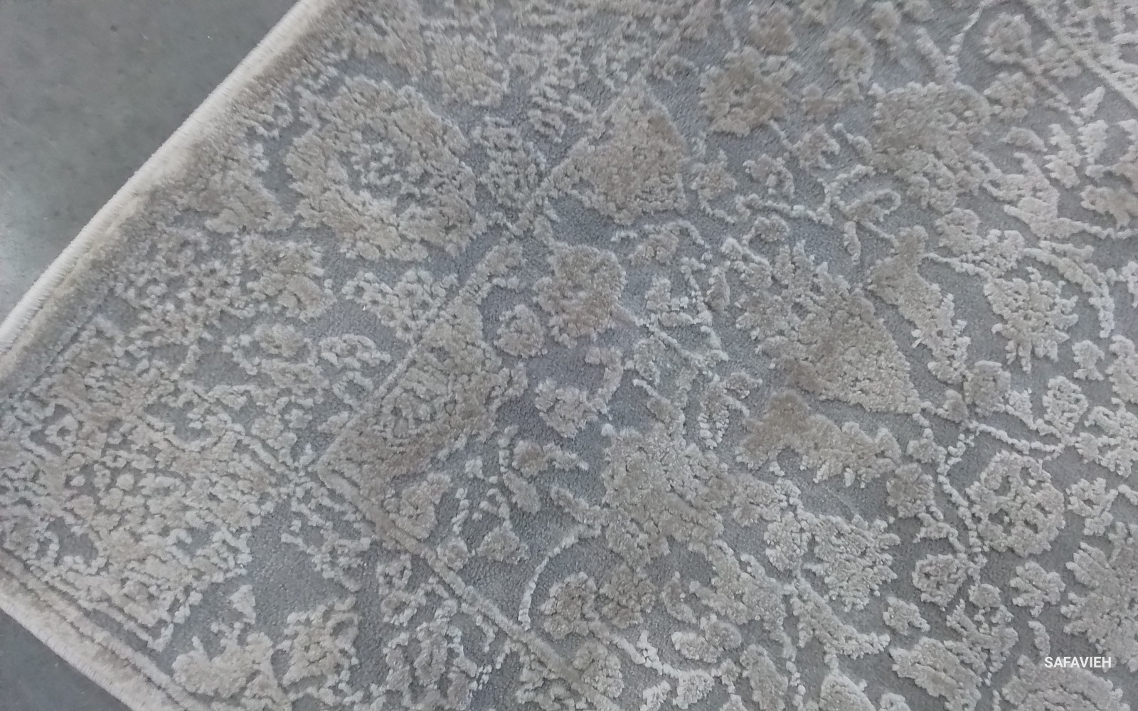 LIGHT GREY / CREAM 2′-3″ x 6′-0″ Stained Rug Reduced Price 1172785699 RFT667C-26