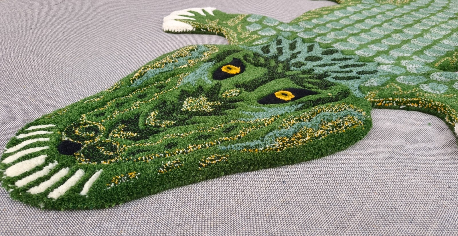 Crocodile Rugs 2×4 Feet Handmade 100% Woolen Hand Tufted Rug For Home Decoration