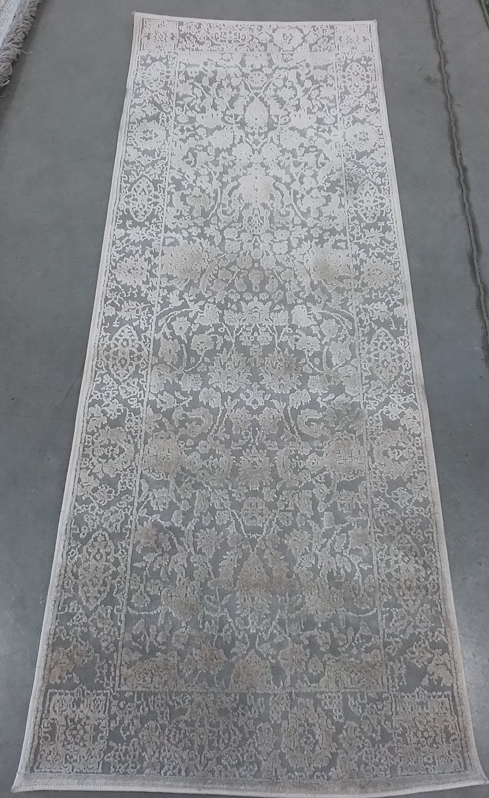 LIGHT GREY / CREAM 2′-3″ x 6′-0″ Stained Rug Reduced Price 1172785699 RFT667C-26