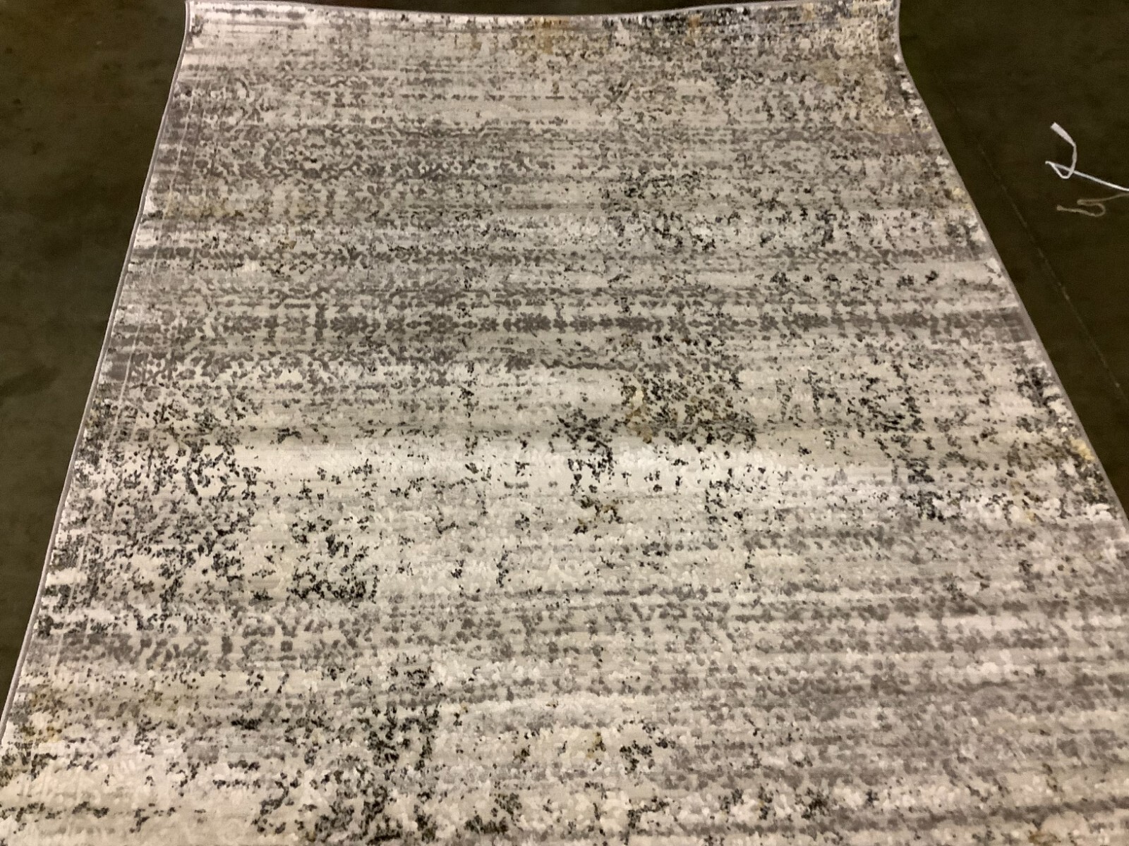 GREY / IVORY 5′-5″ x 7′-7″ Back Stain Rug, Reduced Price 1172670654 ALA239F-5