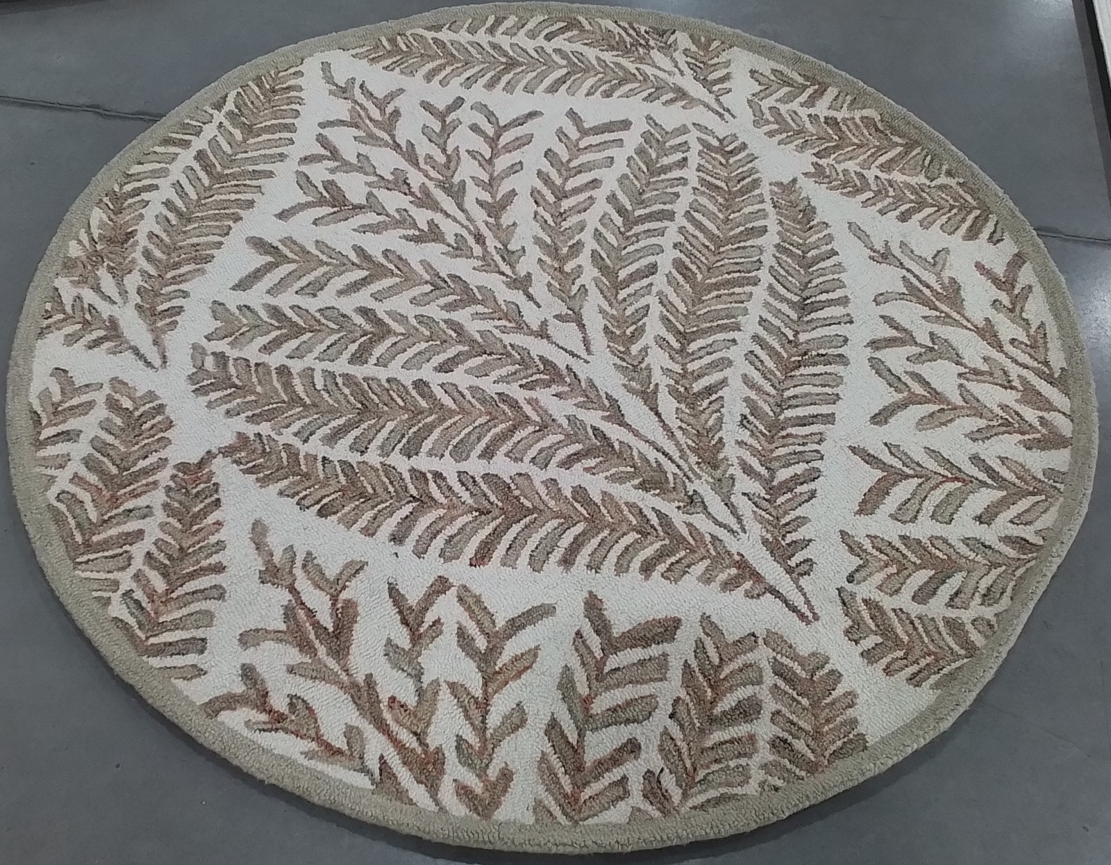 IVORY / BROWN 5′-0″ x 5′-0″ Flaw in Rug, Reduced Price 1172791045 CPR208T-5R