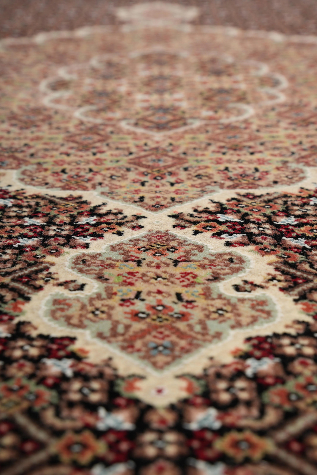 8.0 x 8.0 Round Fine Quality Wool and Silk Mahii Tabriiz rug #F-4033