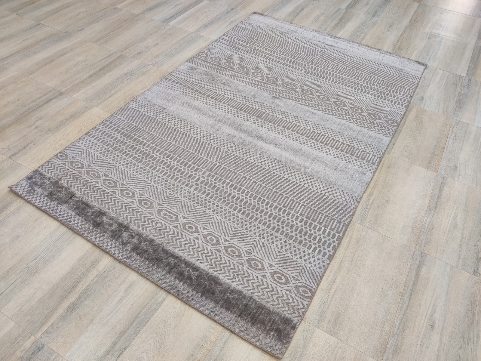 Hand Woven Wool Viscose Area Rug for Living Room 5 x 8 ft Geometric Grey Modern