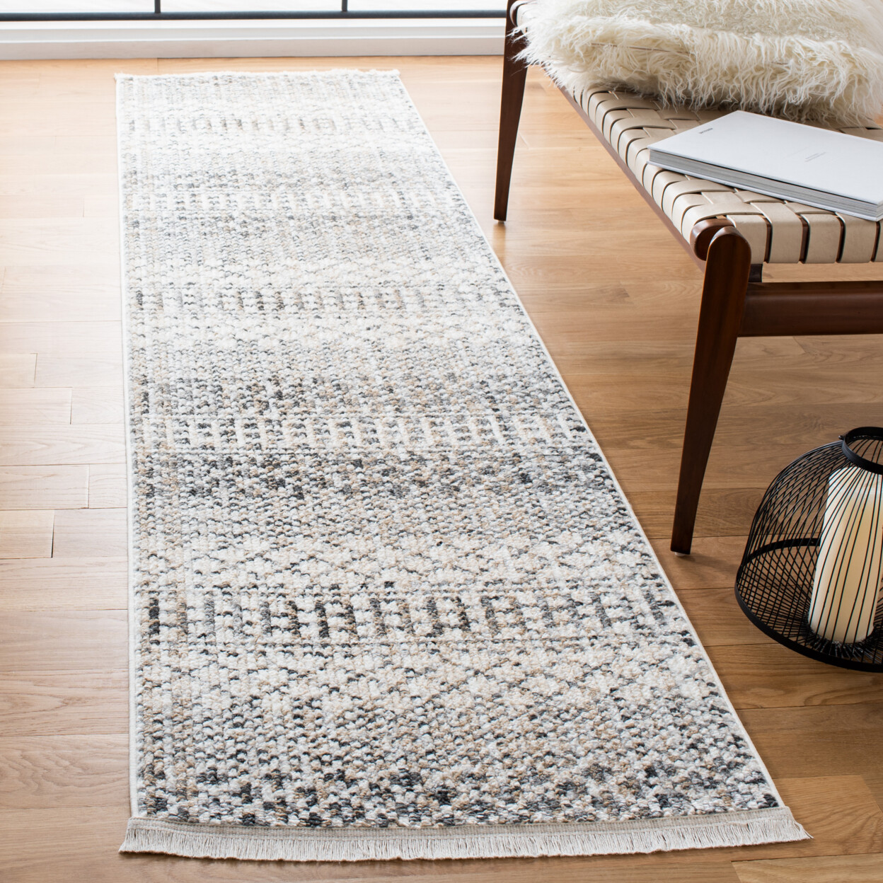SAFAVIEH Sedona Collection SED819B Ivory / Grey Rug