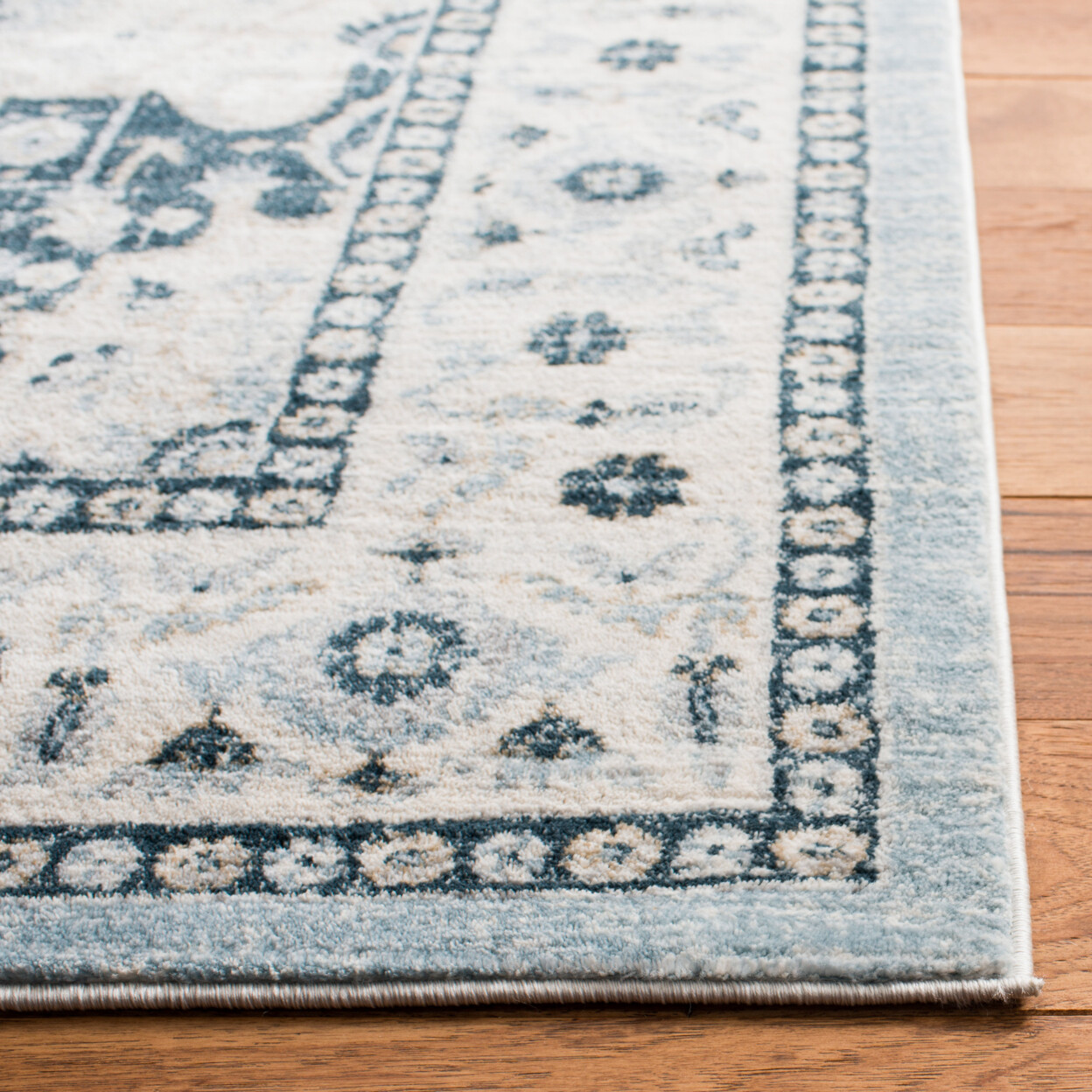 SAFAVIEH Isabella ISA936M Light Blue / Cream Rug