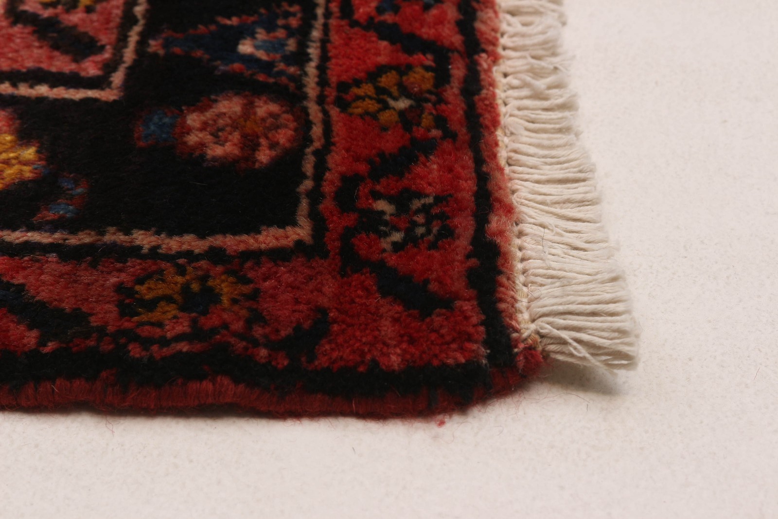 Vintage Red Traditional 4’5″ x 6’8″ Hand-Knotted Oriental Wool Area Rug