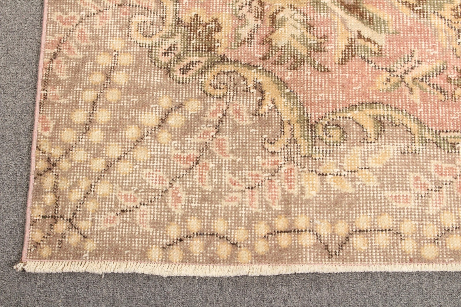 Vintage 5,4×9,3 ft Rug, Large Turkish Rug, Pink Beige Moroccan Rug