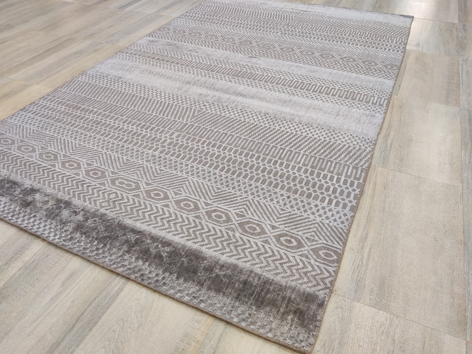 Hand Woven Wool Viscose Area Rug for Living Room 5 x 8 ft Geometric Grey Modern