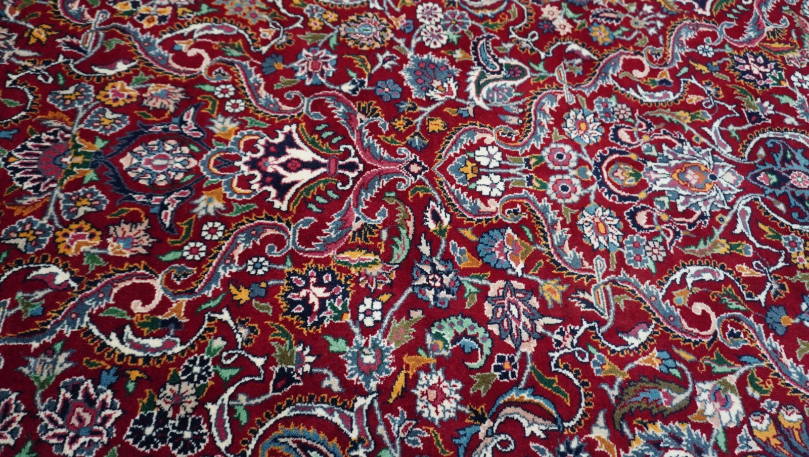 Excellent Vintage Kashann 6′ x 9’3″ Hand Knotted Wool Red Navy Blue Oriental Rug