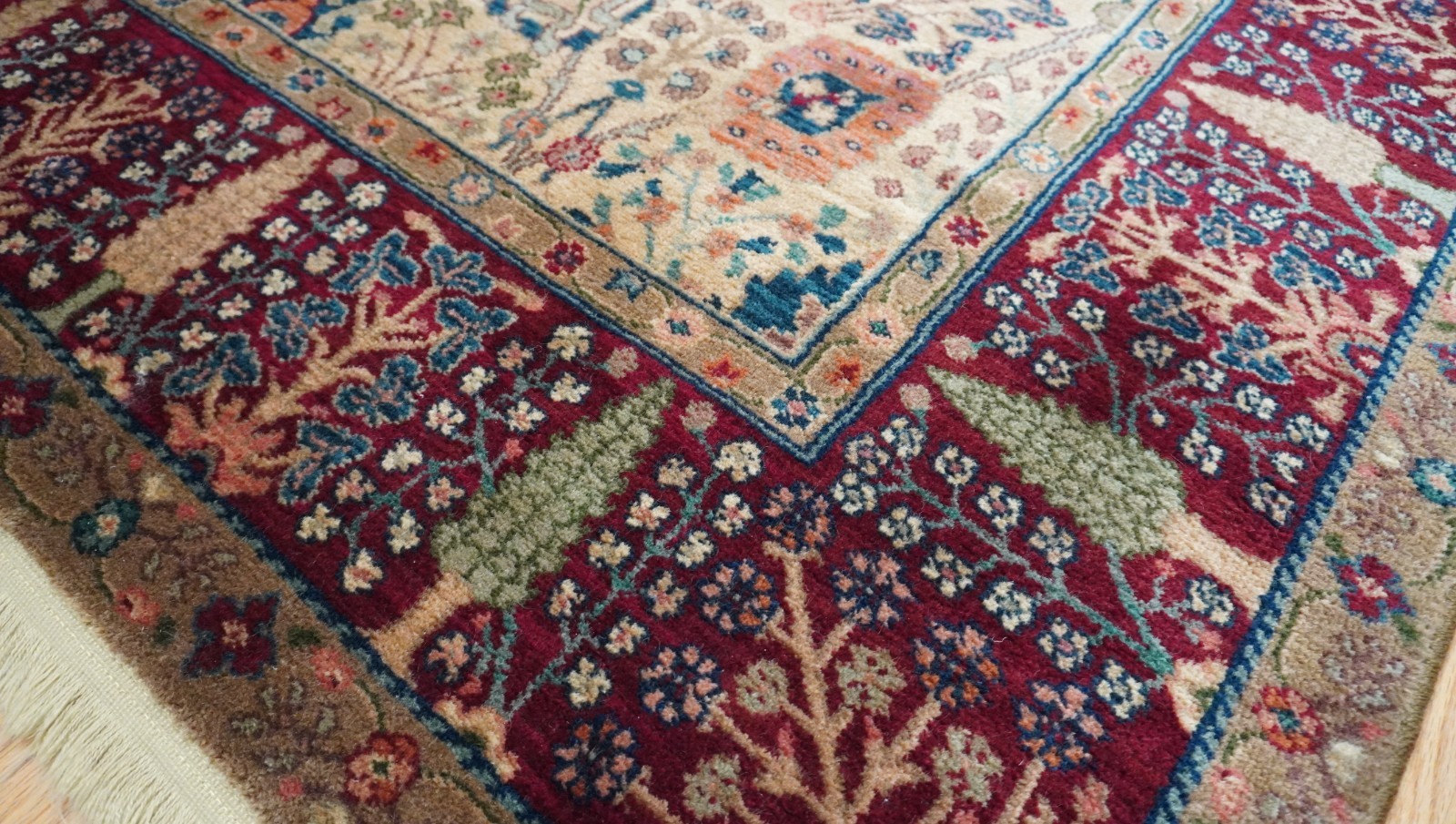 Mint Authentic Karastan# 900-901 Vase Samovar Wool Rug 5’9″ x 9′ Excellent