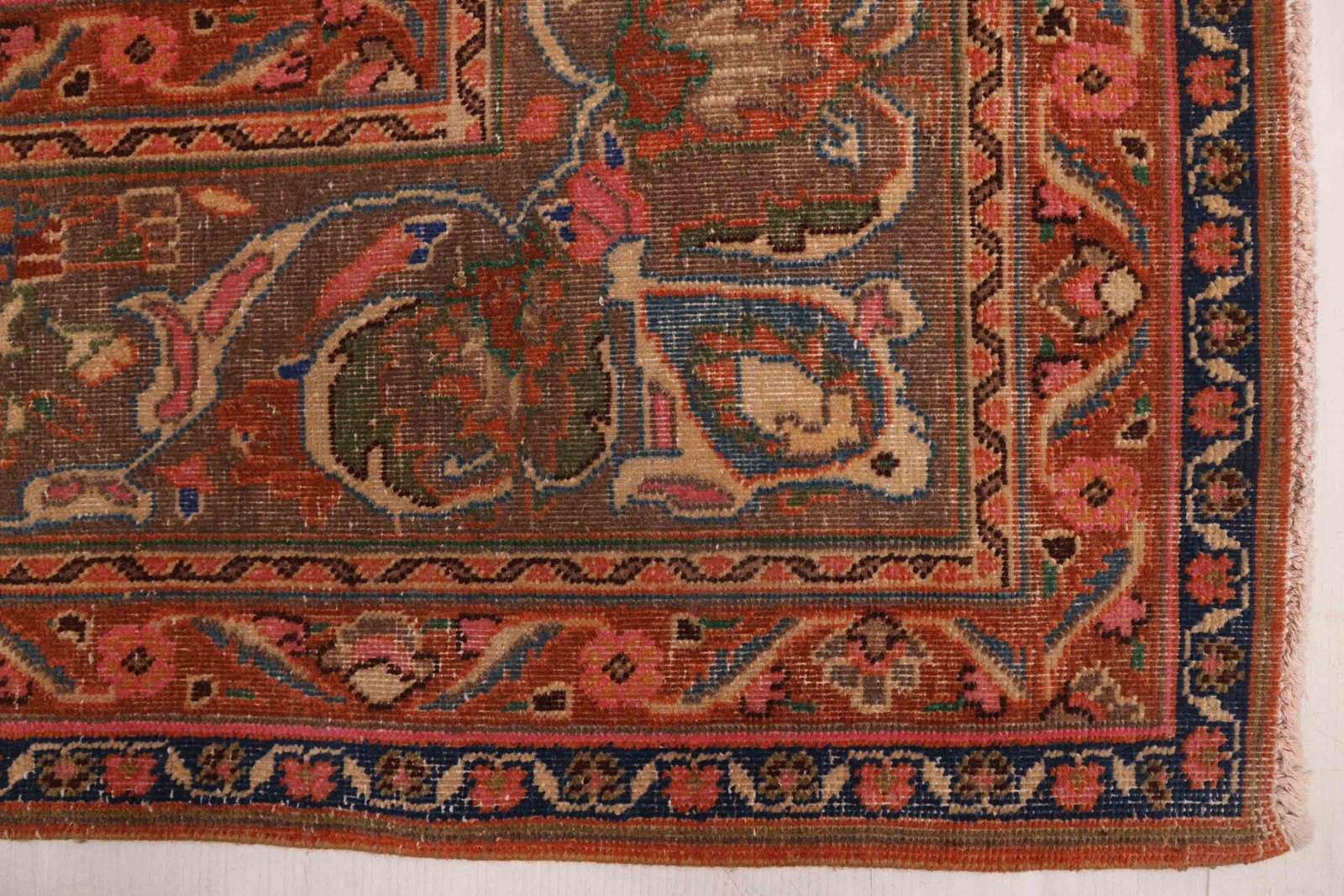 Vintage 9’5″ x 12’5″ Traditional Hand Knotted Vegetable Dye Wool Area Rug