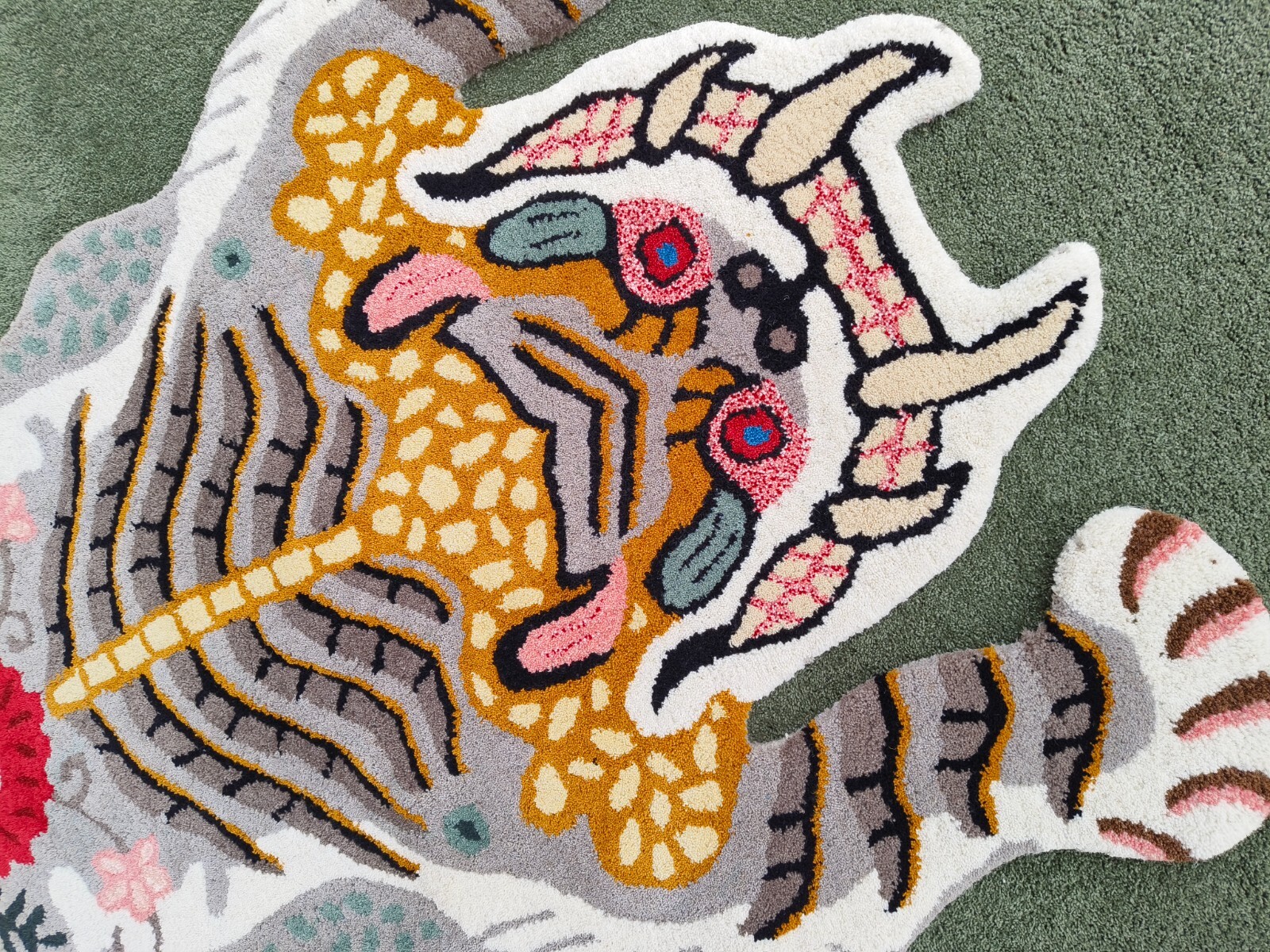 Tibetan Tiger Rugs 3×5 Feet Handmade 100% Woolen Hand Tufted For Home Decoration