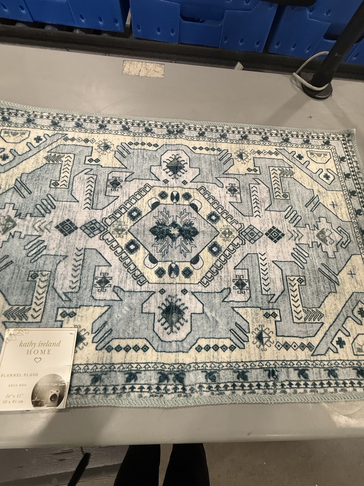 KATHY IRELAND HOME FLANNEL PLUSH AREA RUG 20″X32″ – BLUE/WHITE/BEIGE