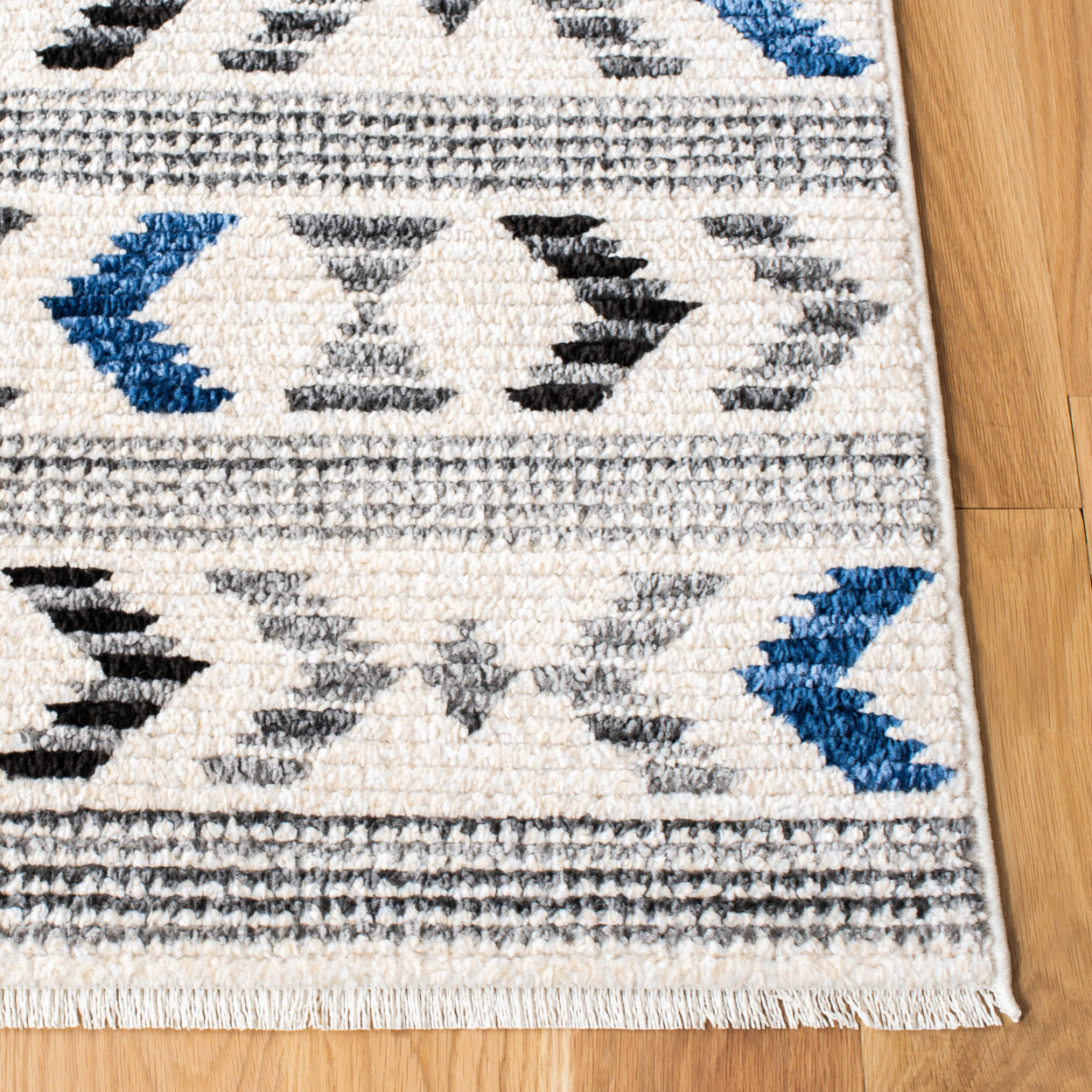 SAFAVIEH Sedona Collection SED804C Ivory / Charcoal Rug