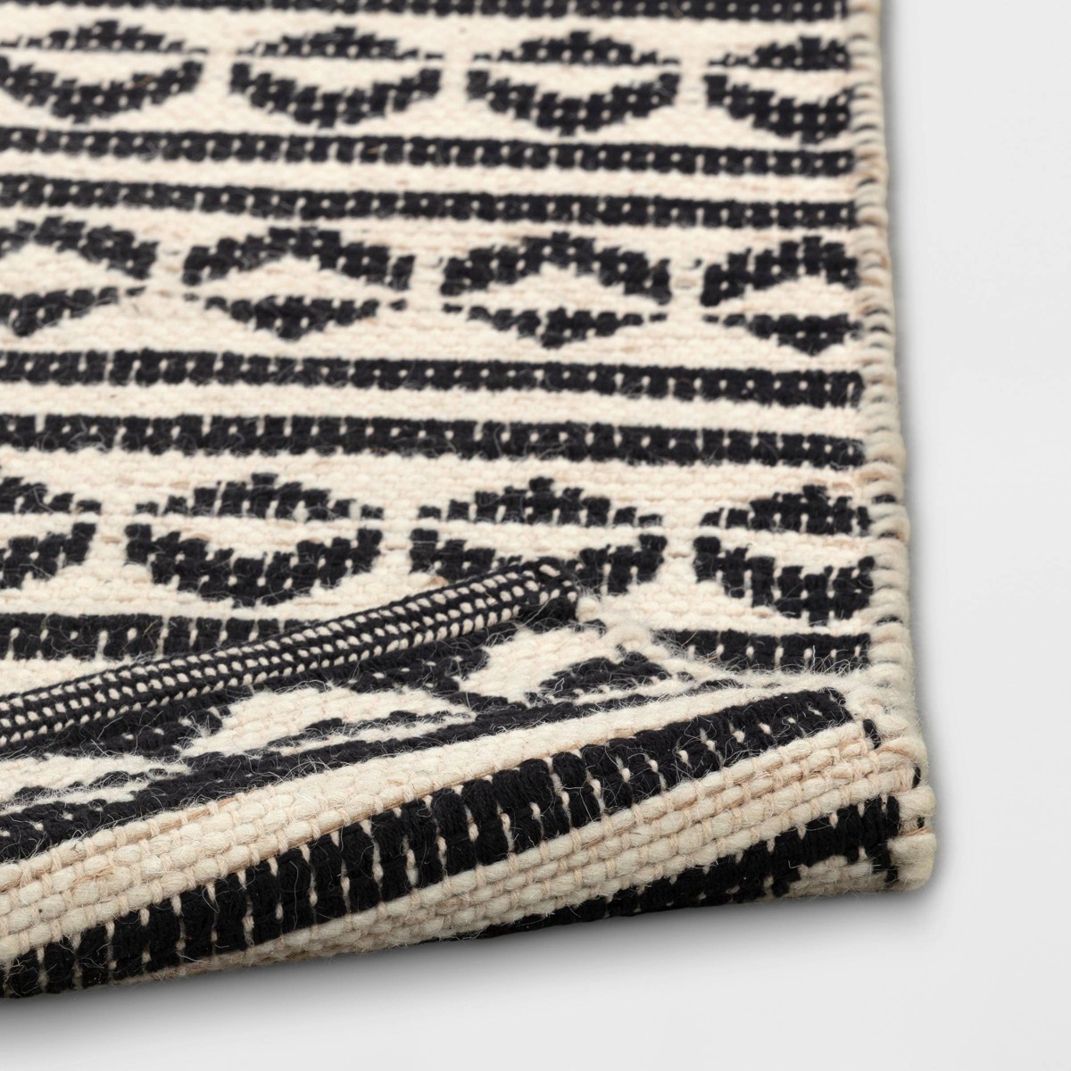 2’6″x4′ Geometric Woven Accent Rug Black – Threshold™: Handmade Cotton Wool Jute