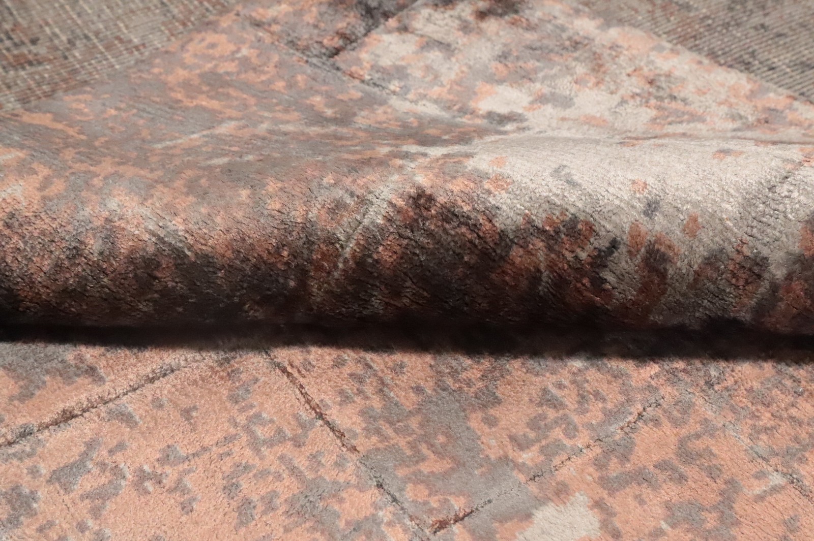 Abstract Rug 5×7 Add Texture and Warmth to Your Home with This Modern Carpet