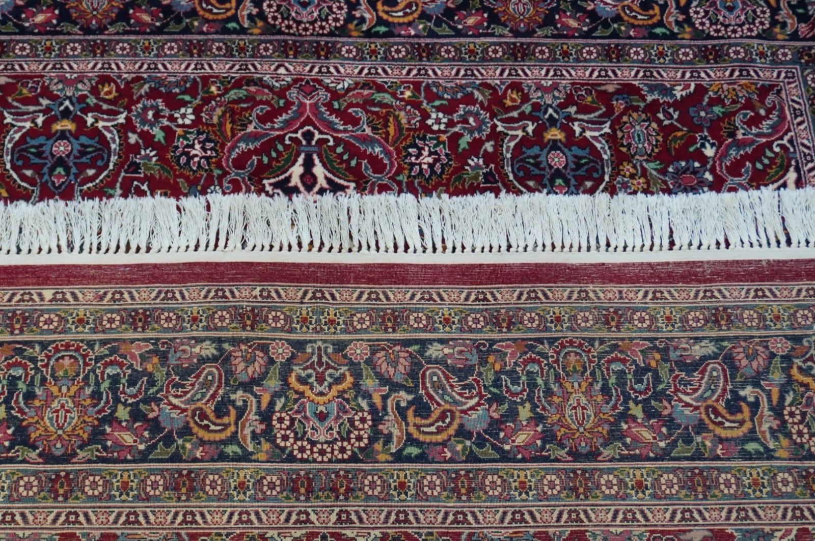Excellent Vintage Kashann 6′ x 9’3″ Hand Knotted Wool Red Navy Blue Oriental Rug