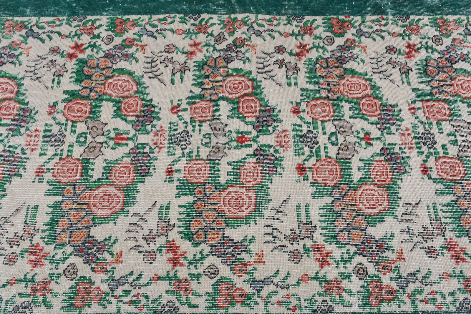 Vintage Turkish Area Rug 3,8×6,8 ft, Green Red Camouflage Wool Rug