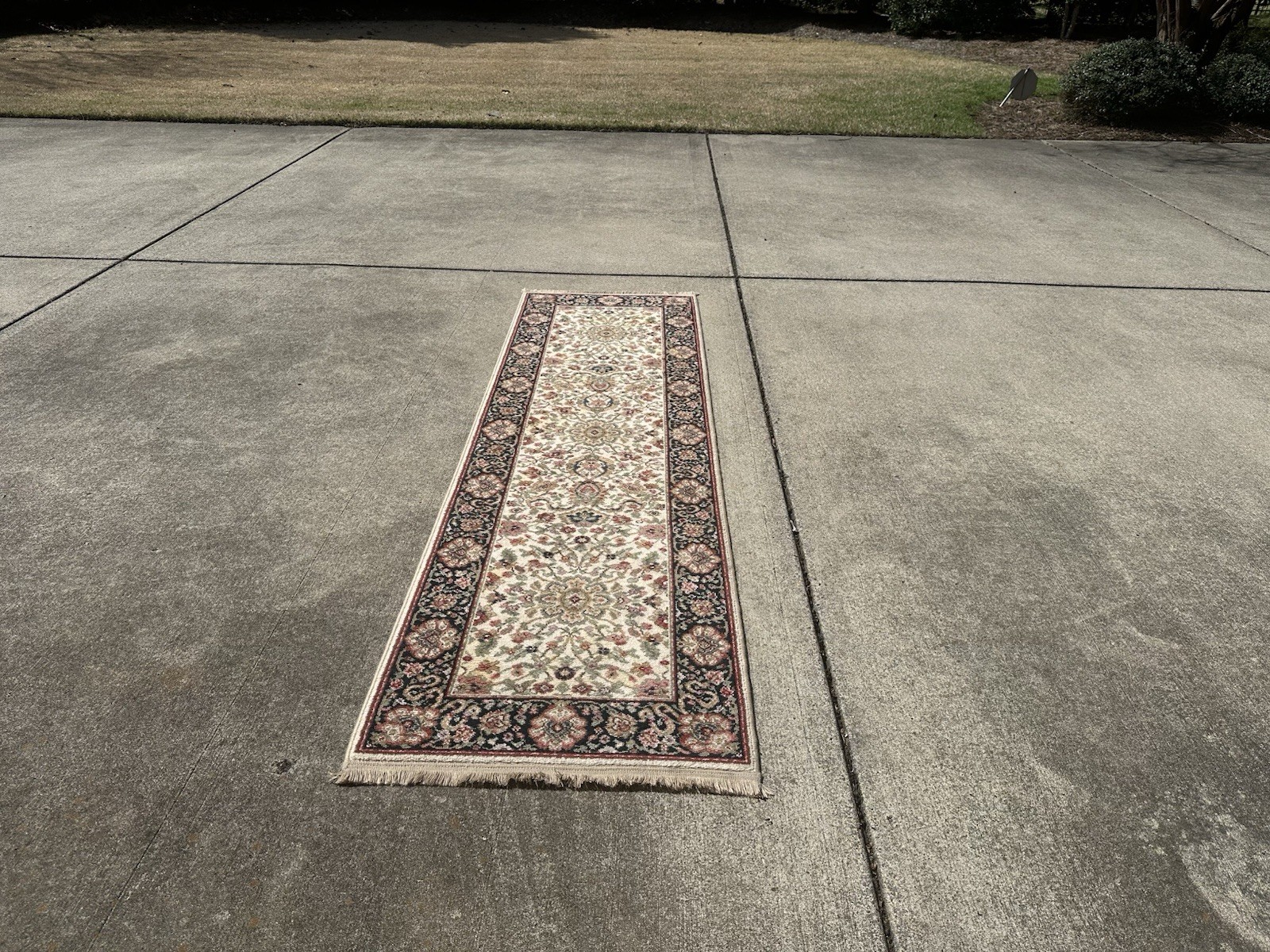 Beautiful Karastan Runner Style Ivory Indo Kirman Size 2’6”x 8’6”
