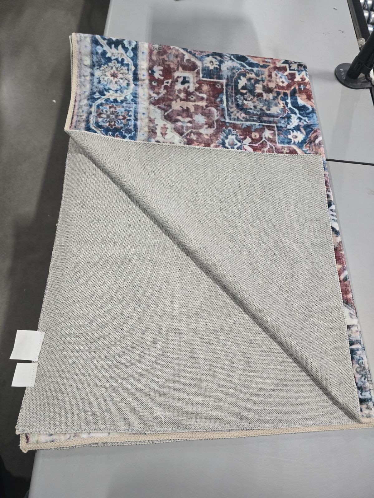 KATHY IRELAND HOME KATHY IRELAND FLANNEL AREA RUG 4FT X 6FT – BLUE/WHITE/RED