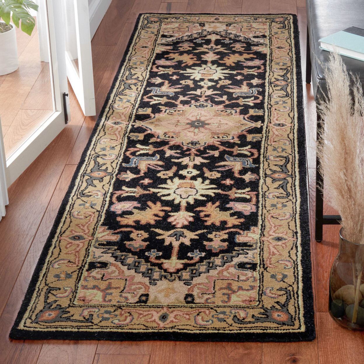 SAFAVIEH Heritage HG625Z Handmade Black / Gold Rug