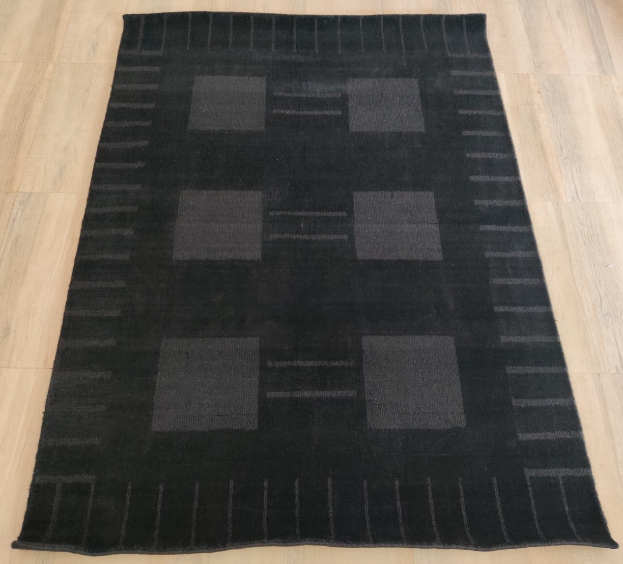 Handmade Wool Area Rug for Living Room Hand-Loomed Knotted 140 x 200 cm