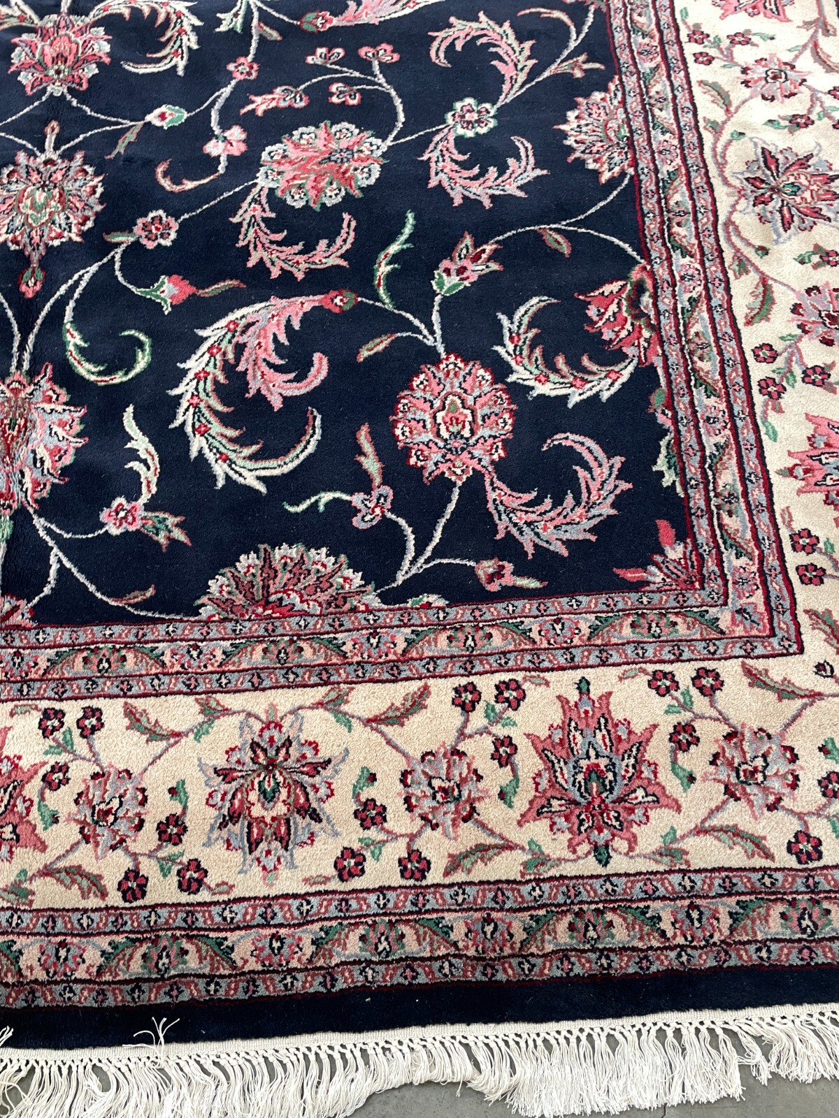 Hand-Woven Wool Area Rug w/ Floral Design, 8.7′ x 11.8′