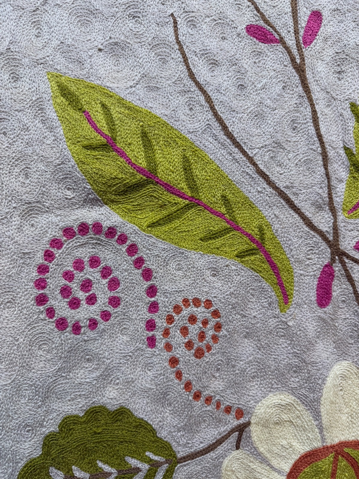 Vintage Beautiful Hand Wool Embroidered Kashmiri Chain Stitch Rug Floor Area