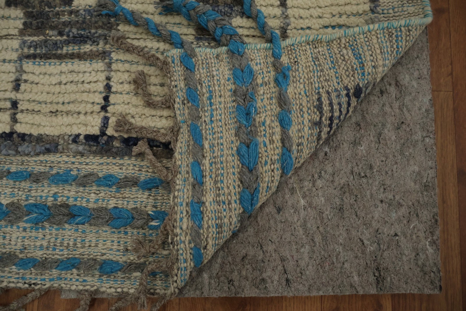 Versatile Minimalist Moroccan Rug 13×21 Ft Handmade Oversized Wool Carpet