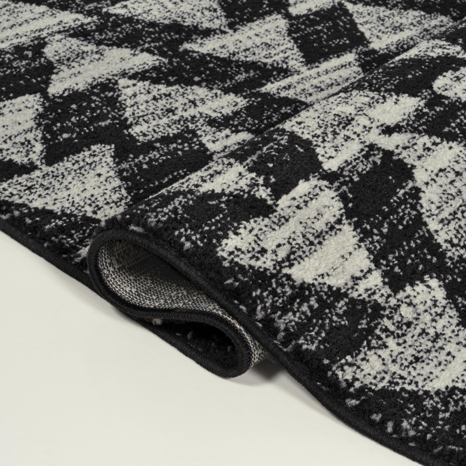 Jonathan Y Aisha Moroccan Triangle Geometric Black/Cream Indoor Area Rug 3X5