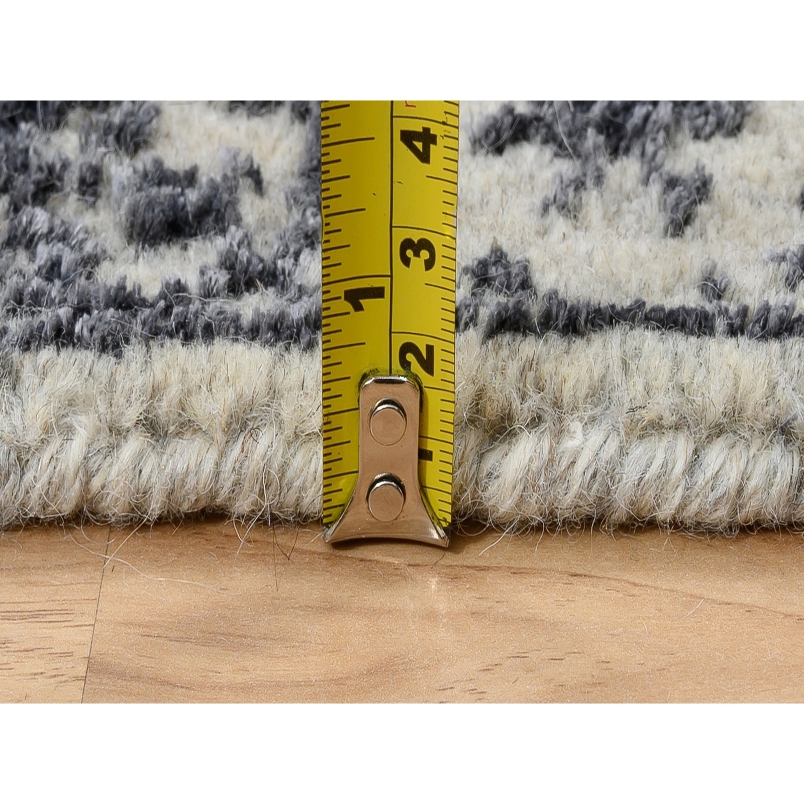 2’7″x12’2″ Wool and Silk Hand Loomed Light Gray Fine Jacquard Runner Rug R63277