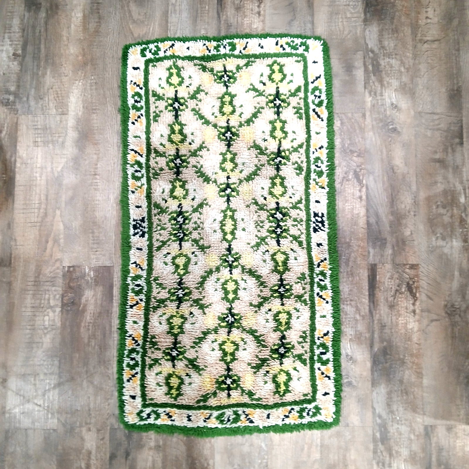 Vtg MCM Latch Hooked Rug Canvas Back Green Yellow 46 x 24″ Geometric Retro Good