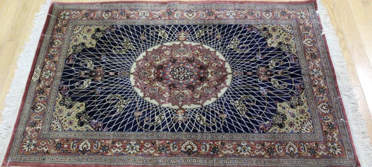 Silk Rug with Signature, Qume 100% Silk , 100% Hand-knotted size 5X3.2